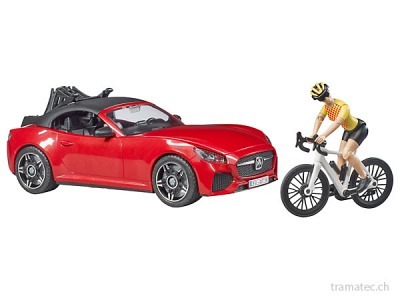 Bruder Roadster mit 1 Rennrad und Radfahrerin